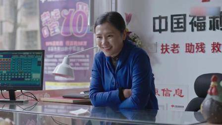 都挺好：大爷破天荒买贵饮料，女老板小瞧，一拿出红票秒变脸！