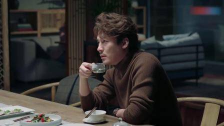 都挺好：女强人约男性朋友吃饭，小男友频繁吃醋，场面太尴尬了！