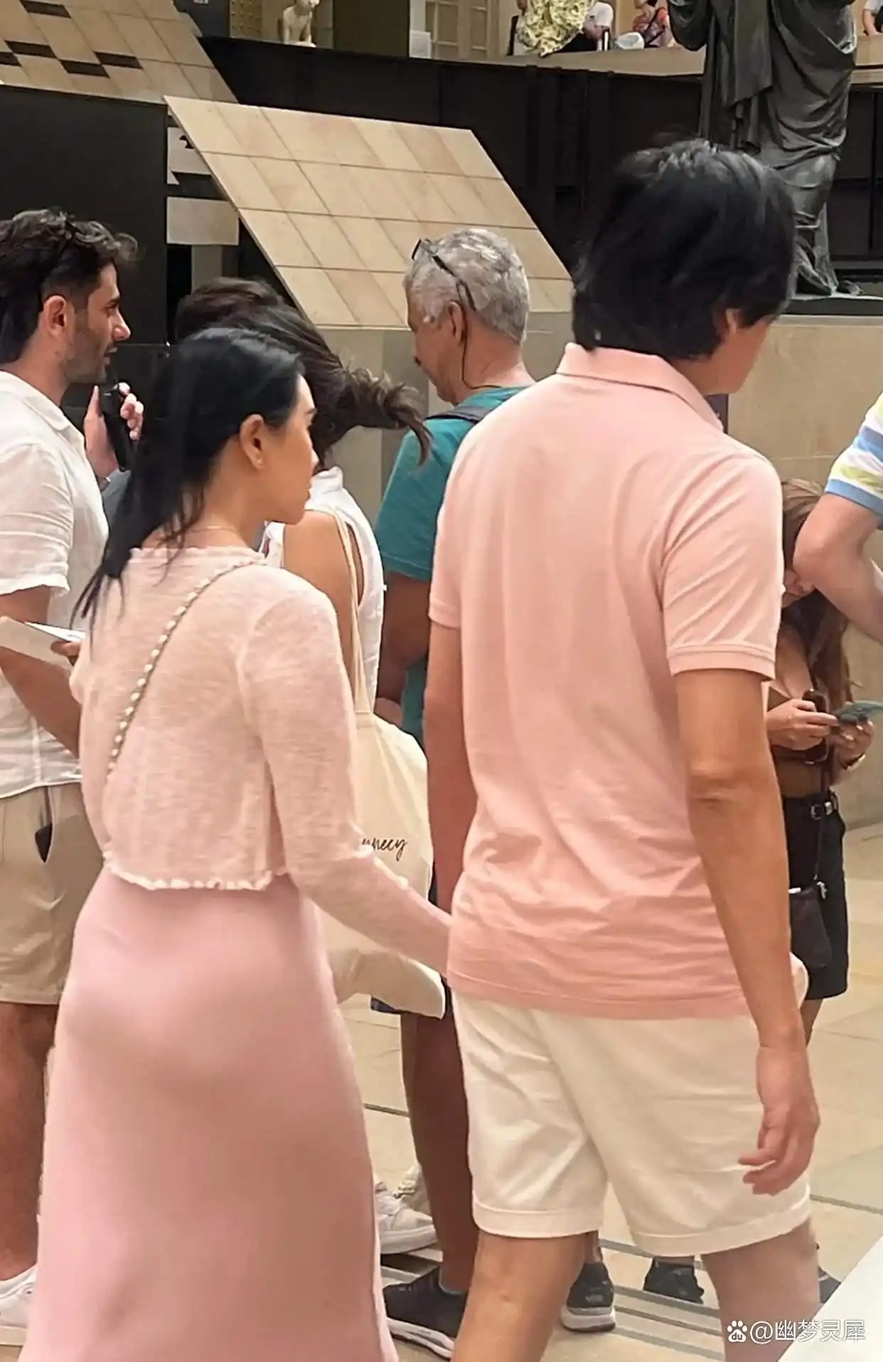 伊能静秦昊素颜照_伊能静巴黎街拍真实状态_伊能静照片下载