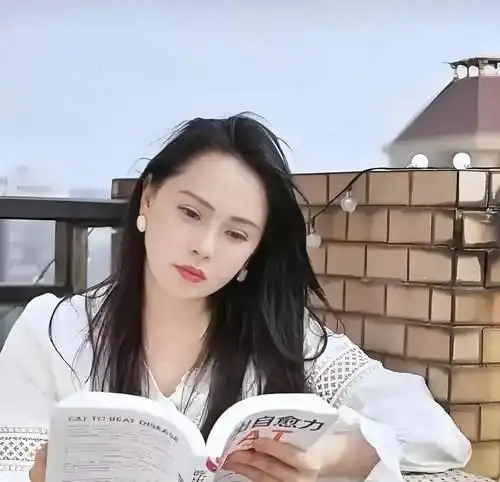 伊能静照片下载_57岁女明星真实状态探讨_伊能静素颜亮相021艺术展